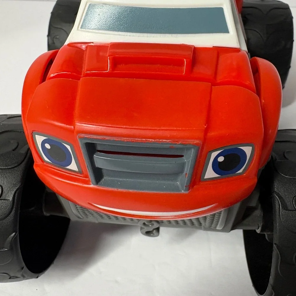 Blaze and the Monster Machines Transforming Fire Truck Blaze Sounds & Lights